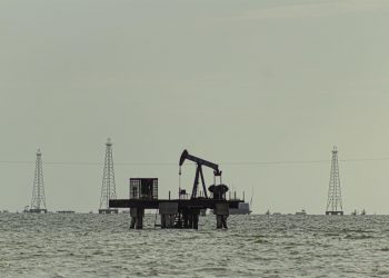 Maduro reitera que Venezuela producirá dos millones de barriles diarios en 2022
