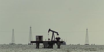 Maduro reitera que Venezuela producirá dos millones de barriles diarios en 2022