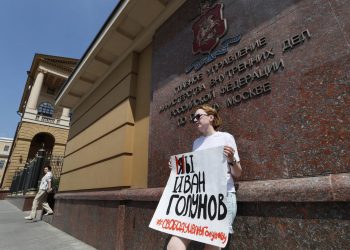El portal ruso Meduza desafía la prohibición de Moscú y las amenazas de traición