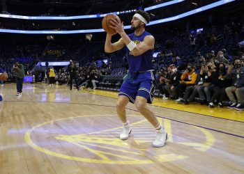 Klay Thompson tumba a los Bucks y Miami no puede sin Butler
