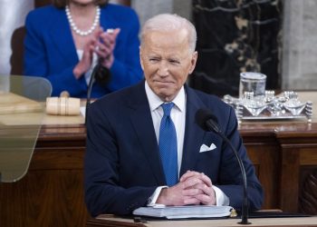 Biden promete atajar la inflación «reduciendo los costos y no los sueldos»