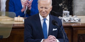 Biden promete atajar la inflación «reduciendo los costos y no los sueldos»