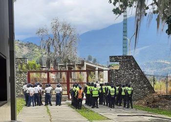 Universitarios rechazan presencia de militares en recinto ulandino