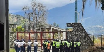 Universitarios rechazan presencia de militares en recinto ulandino