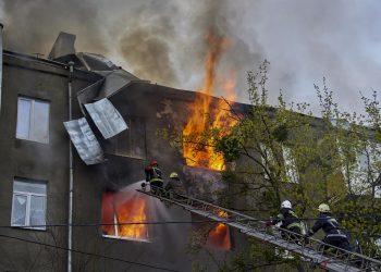 Día 54 de invasión: Rusia intenta aplastar focos de resistencia en Mariúpol