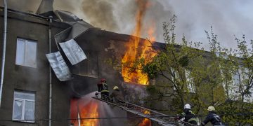 Día 54 de invasión: Rusia intenta aplastar focos de resistencia en Mariúpol