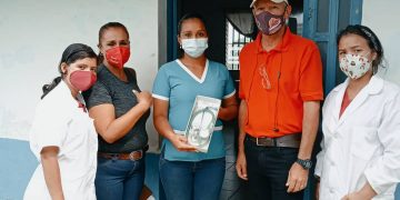 Ambulatorio rural de La Pueblita recibe donación de un estetoscopio