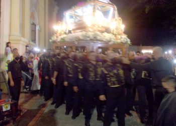 Sábado Santo: Después del retorno del Santo Sepulcro será la bendición del fuego y del agua