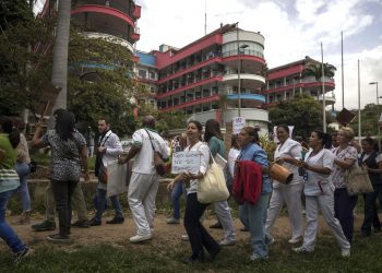 Médicos venezolanos llaman a trabajadores a protestar por libertad sindical