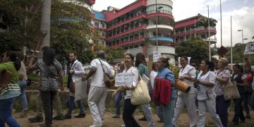 Médicos venezolanos llaman a trabajadores a protestar por libertad sindical