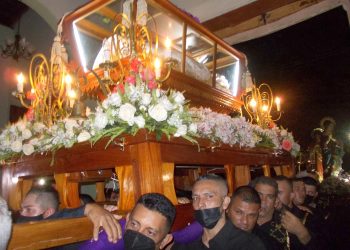Noche de oración en Betijoque: Bendición del fuego sagrado de la resurrección y del agua