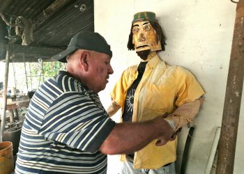 Armenio Araujo, 45 años quemando a Judas al calor de la tradición