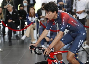 Egan Bernal vuelve a subirse a una bicicleta y sueña con competir este año
