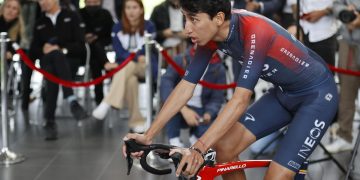 Egan Bernal vuelve a subirse a una bicicleta y sueña con competir este año