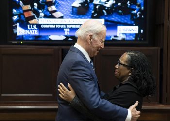 «KBJ» hace historia como la primera mujer afroamericana en llegar al Supremo de EE.UU.
