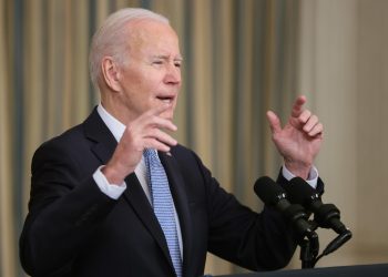 Biden anuncia que 30 países se unirán a EE.UU. para liberar más petróleo