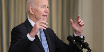Biden anuncia que 30 países se unirán a EE.UU. para liberar más petróleo
