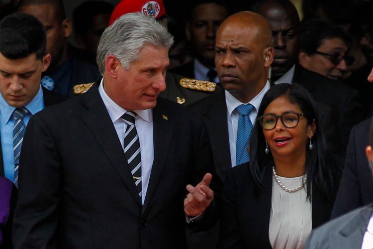 Imagen de archivo del presidente cubano, Miguel Díaz-Canel (i) y la vicepresidenta ejecutiva de Venezuela, Delcy Rodríguez. EFE/Cristian Hernández