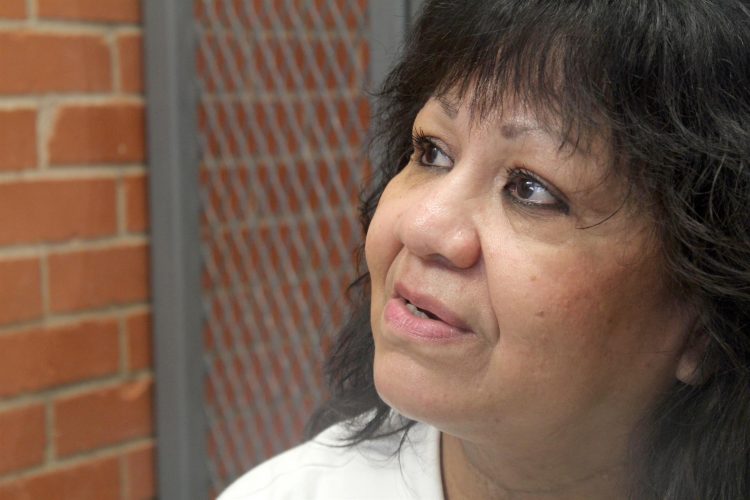 La estadounidense de origen mexicano sentenciada a muerte, Melissa Lucio, habla en entrevista con Efe, el 29 de marzo de 2022, en la cárcel de Mountain View, en Gatesville, Texas (EE.UU.). EFE/Jorge Fuentelsaz