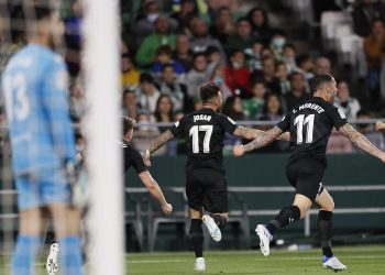 0-1. Elche roza la permanencia y amarga al Betis las vísperas de la final de Copa