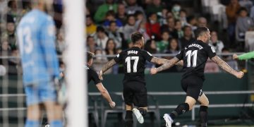 0-1. Elche roza la permanencia y amarga al Betis las vísperas de la final de Copa