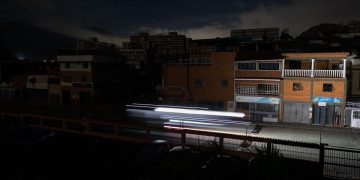 Activistas venezolanos hacen «viacrucis» por crisis de los servicios públicos