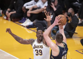 Los Lakers se quedan sin «play-in» y los Spurs rematan su hazaña (Resumen)