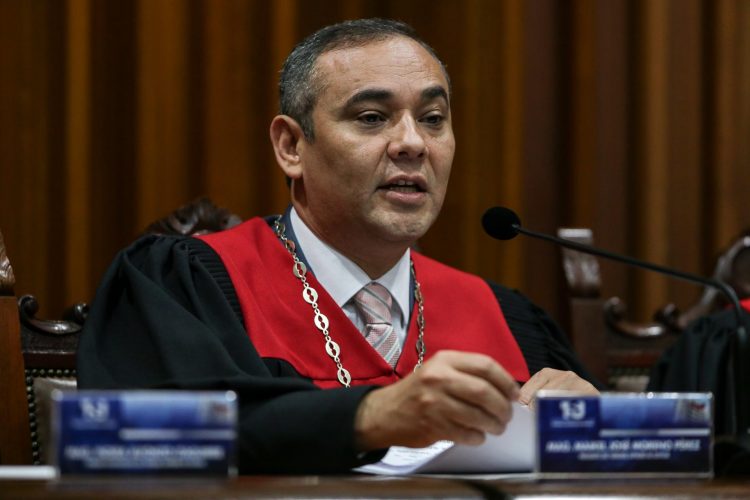 Fotografía de archivo en la que se registró al presidente del Tribunal Supremo de Justicia (TSJ) de Venezuela, Maikel Moreno, en Caracas (Venezuela). EFE/Cristian Hernández