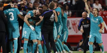 2-3. El Real Madrid remontó en la segunda mitad y acaricia el título