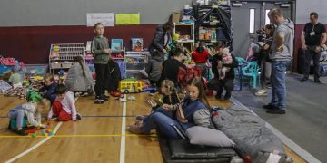 Los refugiados ucranianos podrían llegar a 8,3 millones en 2022, según ACNUR