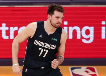 Doncic se lesiona en el último partido de la temporada regular de los Mavericks