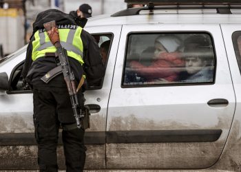 Kiev anuncia un corredor humanitario desde Mariúpol, Rusia avanza en el este