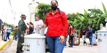 Alcaldesa Angie Quintana recibió dos transformadores para comunidades valeranas
