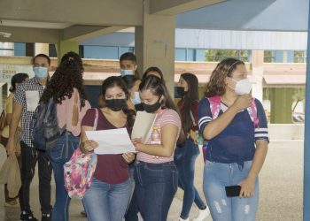 Nurr inscribe a estudiantes regulares