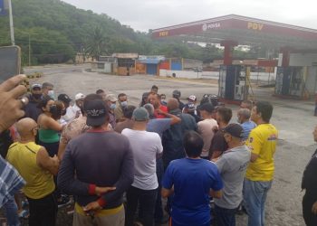 Usuarios protestaron pretensión de alterar orden de surtido de gasolina en E/S Las Pulgas