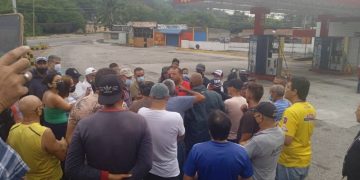 Usuarios protestaron pretensión de alterar orden de surtido de gasolina en E/S Las Pulgas