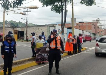 Funcionarios policiales desarrollan jornada de educación vial en las calles de Valera