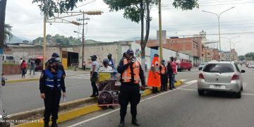 Funcionarios policiales desarrollan jornada de educación vial en las calles de Valera