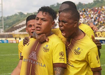 «Guerreros de la Montaña» a otro duelo de Titanes 