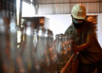 Trabajadores de Venvidrio denuncian desmejoras salariales y anuncian que podrían sumarse a paro