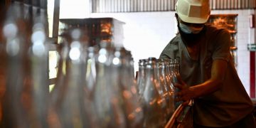 Trabajadores de Venvidrio denuncian desmejoras salariales y anuncian que podrían sumarse a paro