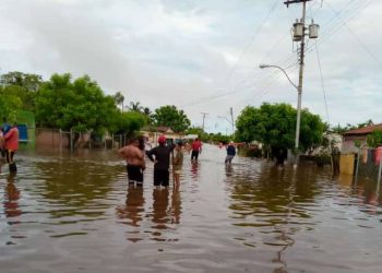 Puerto La Dificultad inundado luego de horas de lluvia (+Video)