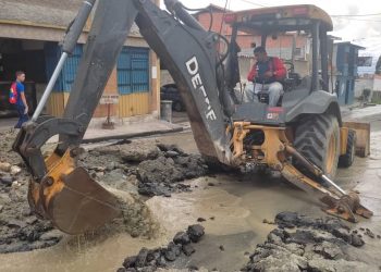 Inician reparación de colector de aguas servidas obstruido en Boconó