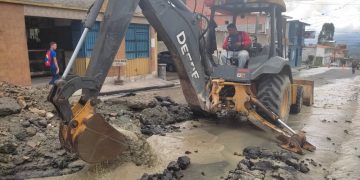 Inician reparación de colector de aguas servidas obstruido en Boconó