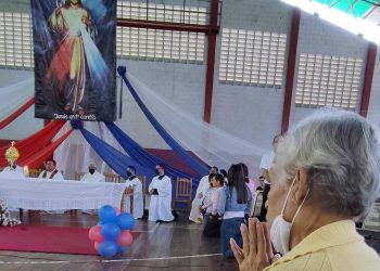 Boconeses piden por la salud y paz mundial a Jesús de la Misericordia