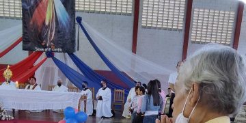 Boconeses piden por la salud y paz mundial a Jesús de la Misericordia