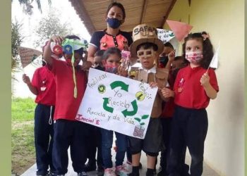 Escuela Julio Sánchez Vivas se une a una campaña de reciclaje
