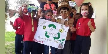 Escuela Julio Sánchez Vivas se une a una campaña de reciclaje