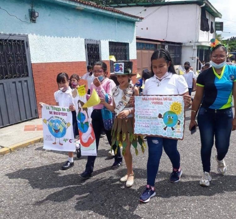 Escuela Julio Sánchez Vivas se une a una campaña de reciclaje