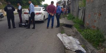 Hallan a hombre apuñalado en una cuneta en La Floresta
